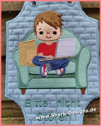 Embroidery file Laptop Boy